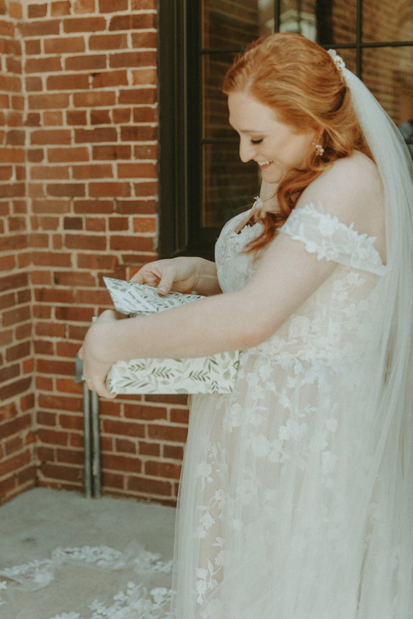 lydia+christian_wedding_first touch-18.jpg